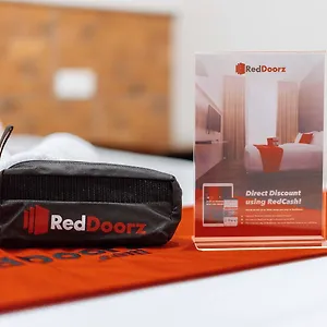 Hotel Reddoorz At Traveler's Bajada